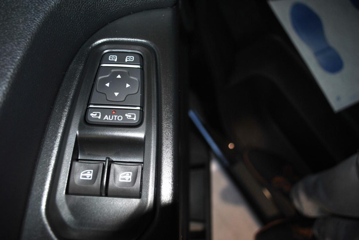 Renault Trafic - III (2) COMBI L2 2.0 DCI 150 9PL RED