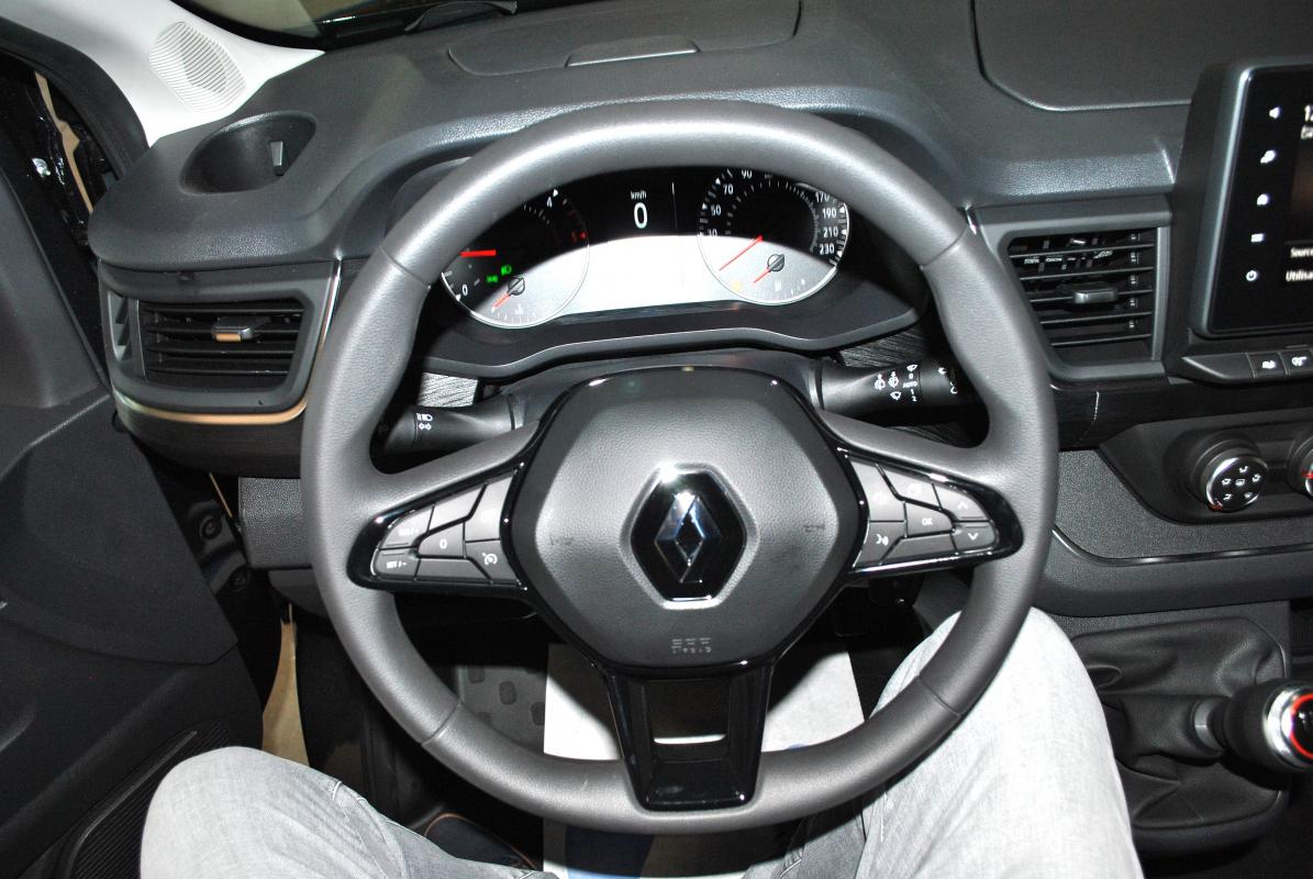 Renault Trafic - III (2) COMBI L2 2.0 DCI 150 9PL RED