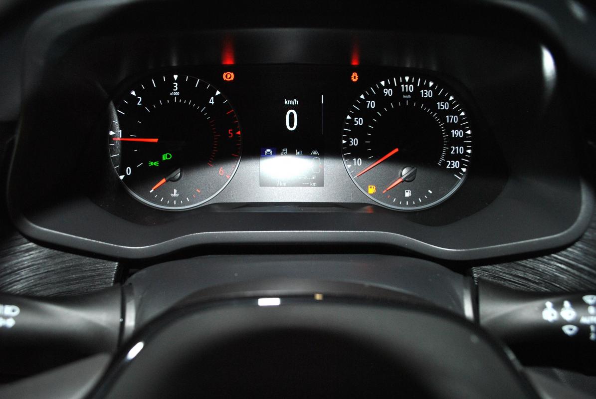 Renault Trafic - III (2) COMBI L2 2.0 DCI 150 9PL RED