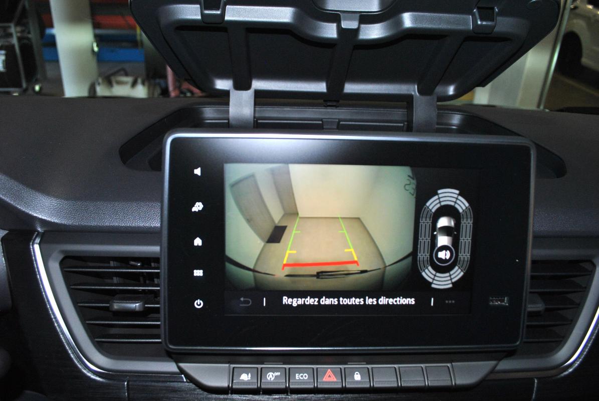 Renault Trafic - III (2) COMBI L2 2.0 DCI 150 9PL RED