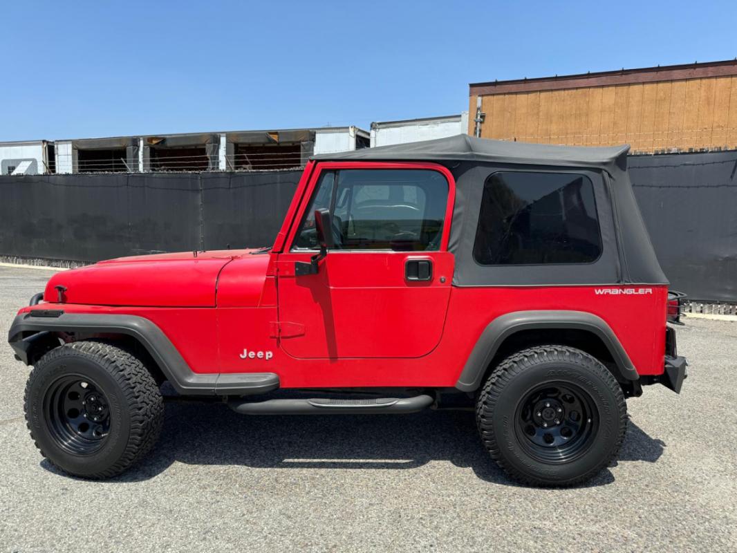 Jeep Wrangler - 4.0L 6 CYLINDRES rouge